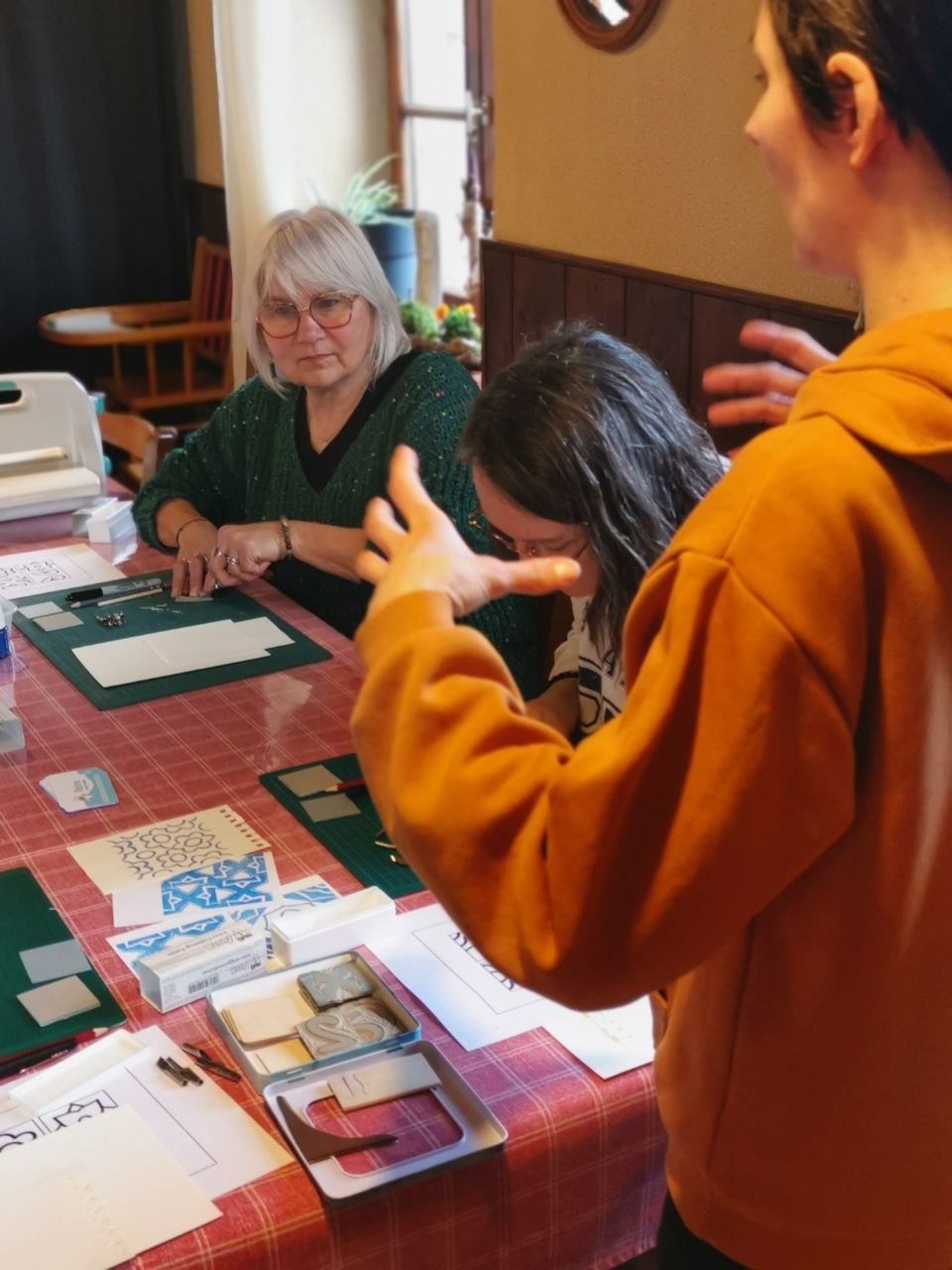 Photo 4 — Veillée au feu